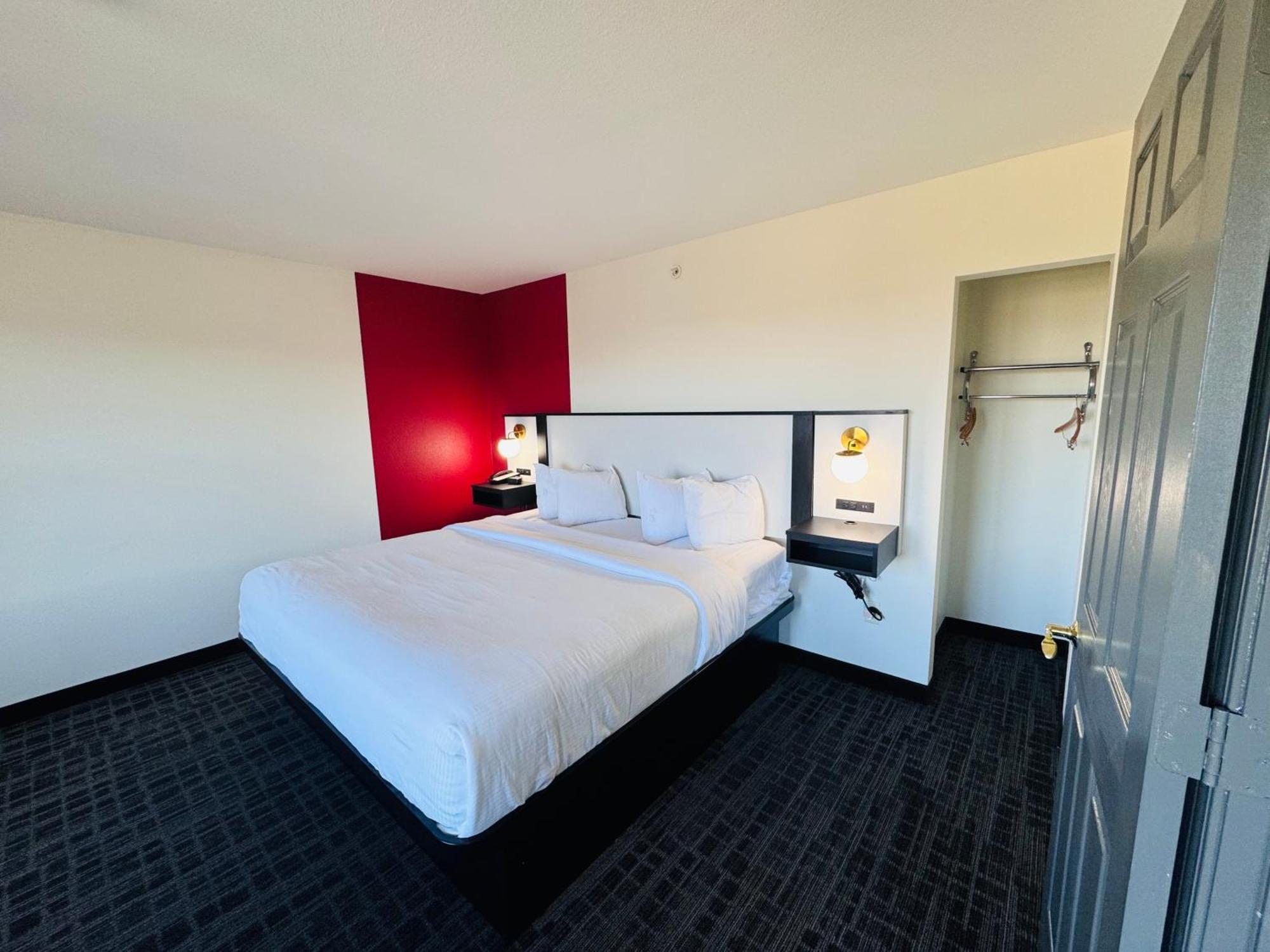 Ramada By Wyndham Sparta/At Speedway Exteriör bild